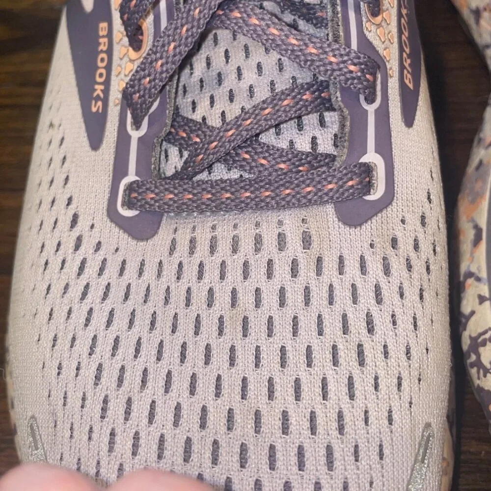 Brooks Ghost 14 Women's Running Shoes in Light Purple and Lavender
